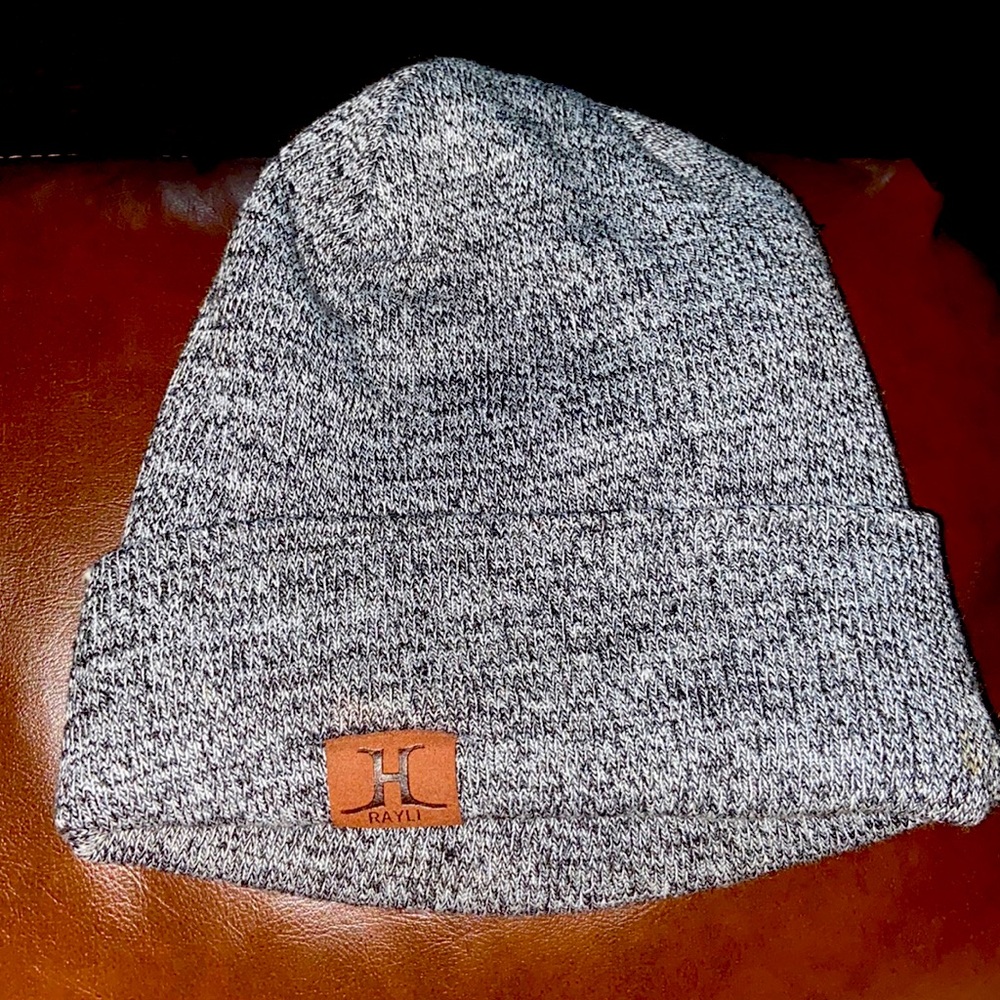 Black and gray rayli hat